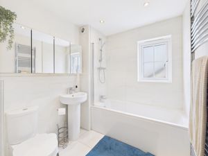 Family bathroom- click for photo gallery